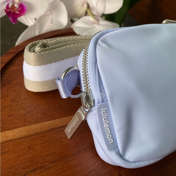 Lululemon Pastel Blue / Raw Linen Everywhere Crossbody Bag - Picture 6 of 8